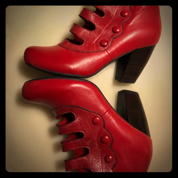 Miz Mooz Shoes - Miz Mooz Red Retro Christmas Booties 7.5